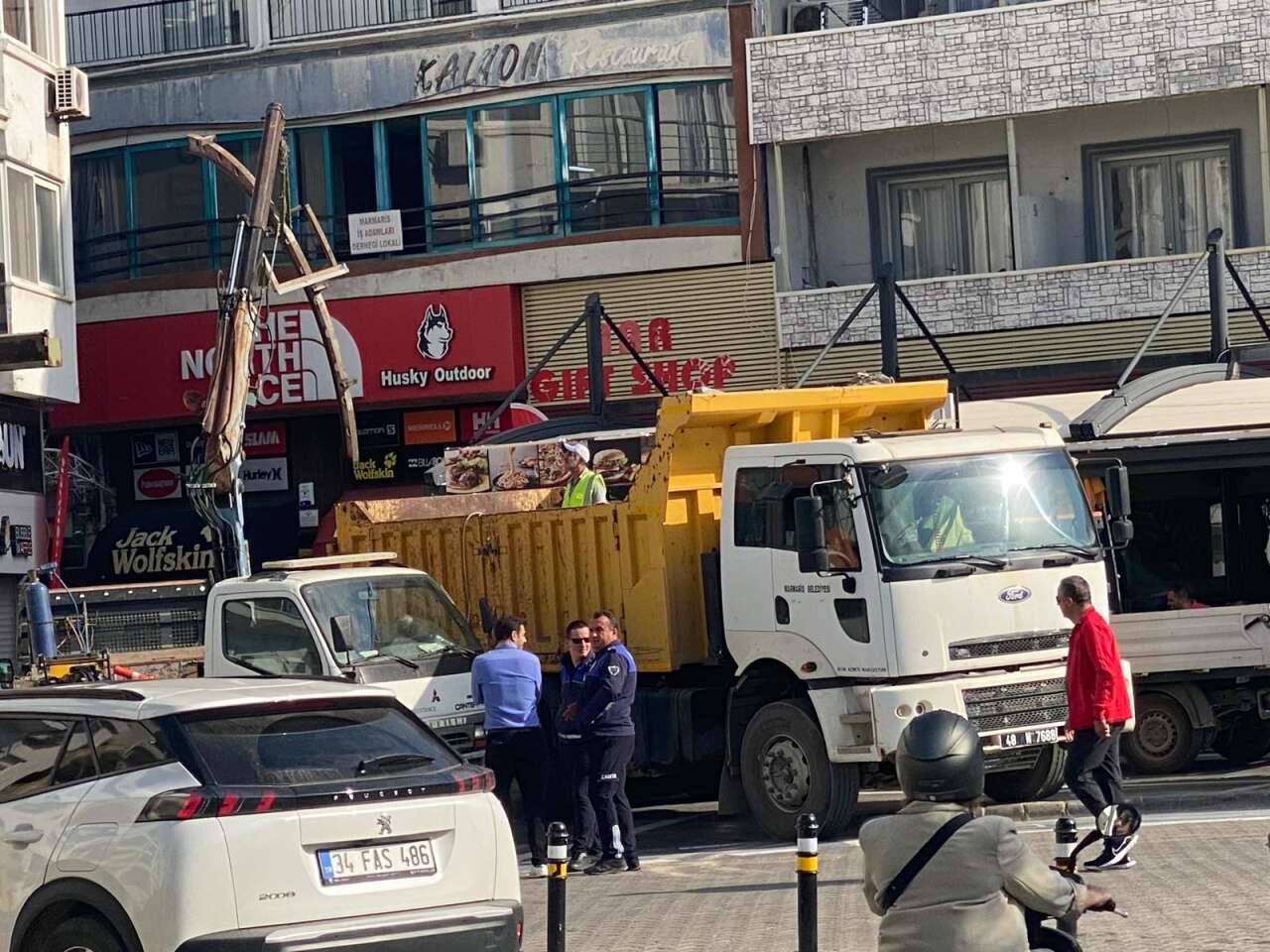 Marmaris Kapalı Çarşı’da Yıkım Çalışmaları Resmen Başladı 5